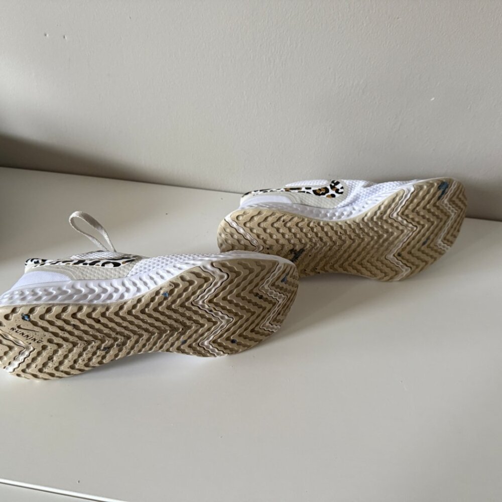 Nike Revolution 5 Leopard Womens Sneakers Size 7 DA3083-110 - Picture 9 of 10